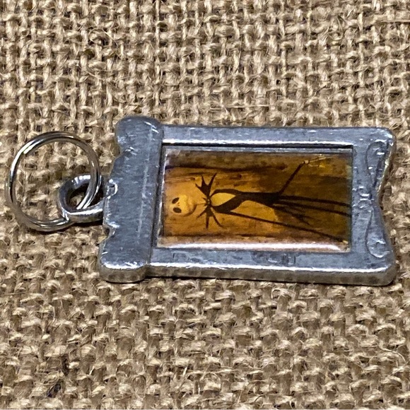 DISNEY NIGHTMARE BEFORE CHRISTMAS JACK SKELLINGTON PEWTER KEYCHAIN/PENDANT - Picture 2 of 7